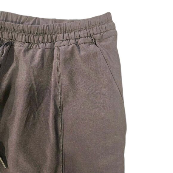 Lululemon Lightweight Cropped Pants Size 8 Black Elastic Waist Like New - Picture 4 of 6